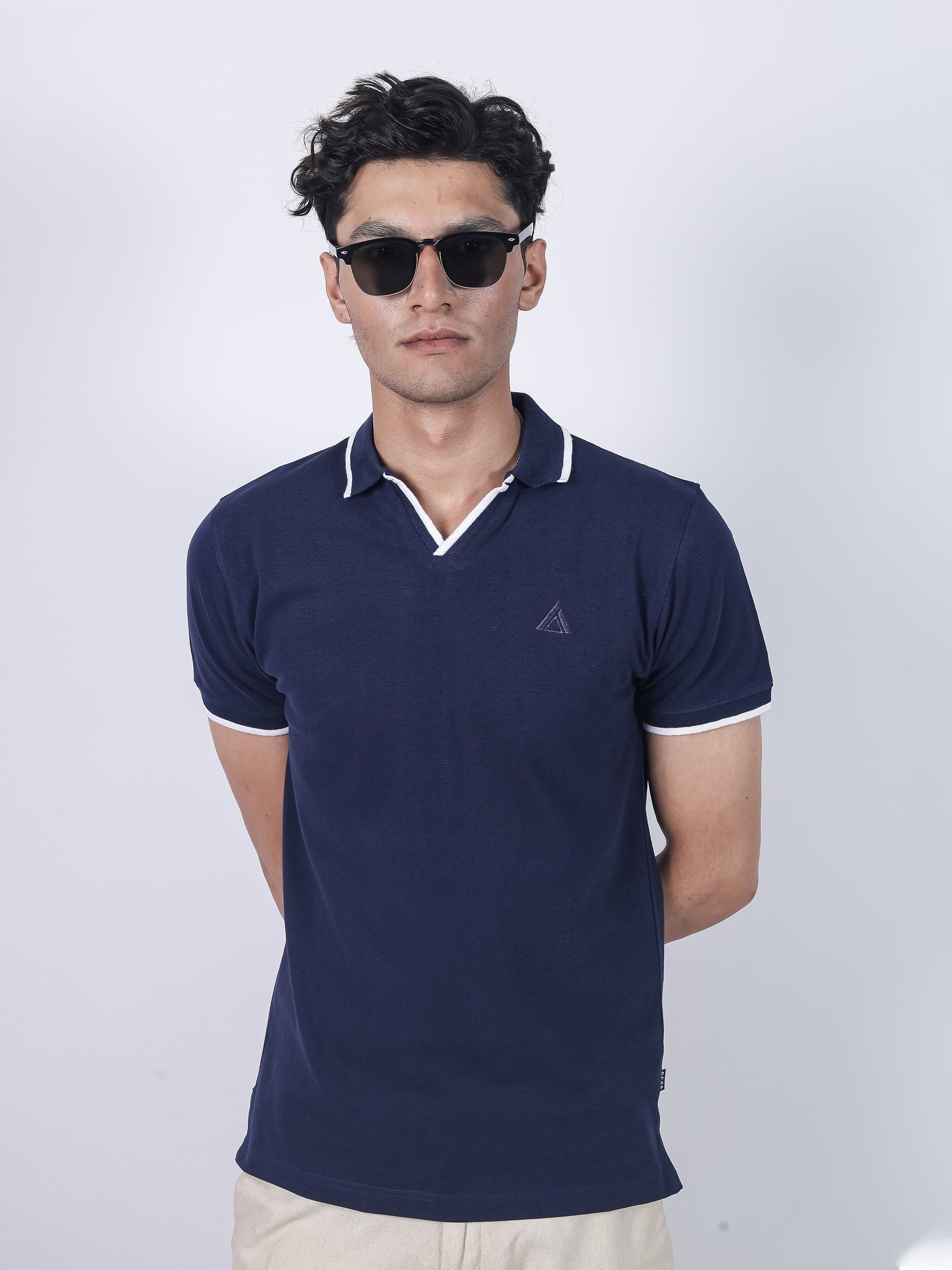 Navy polo shirt V-Collar